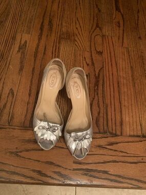 Tod's Silver Leather Peep-Toe Heels with Bow Detail